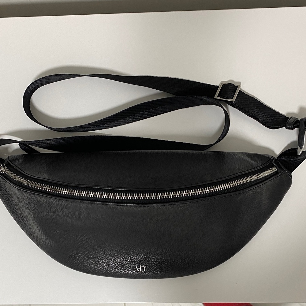 VERA BRADLEY NWOT Outlet Faux Leather Medium Crescent Sling Crossbody Bag